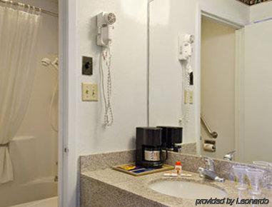 Super 8 By Wyndham Tx Motel